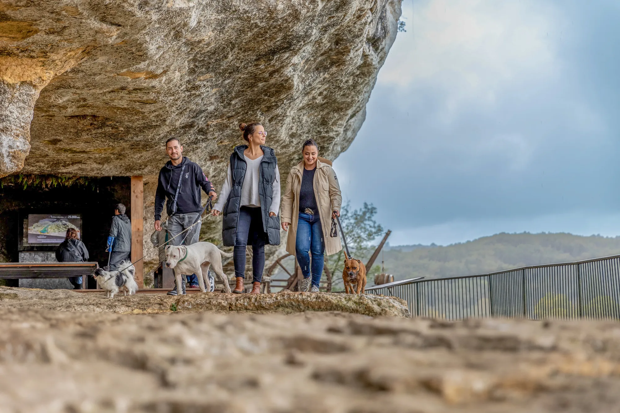 visit la roque saint christophe