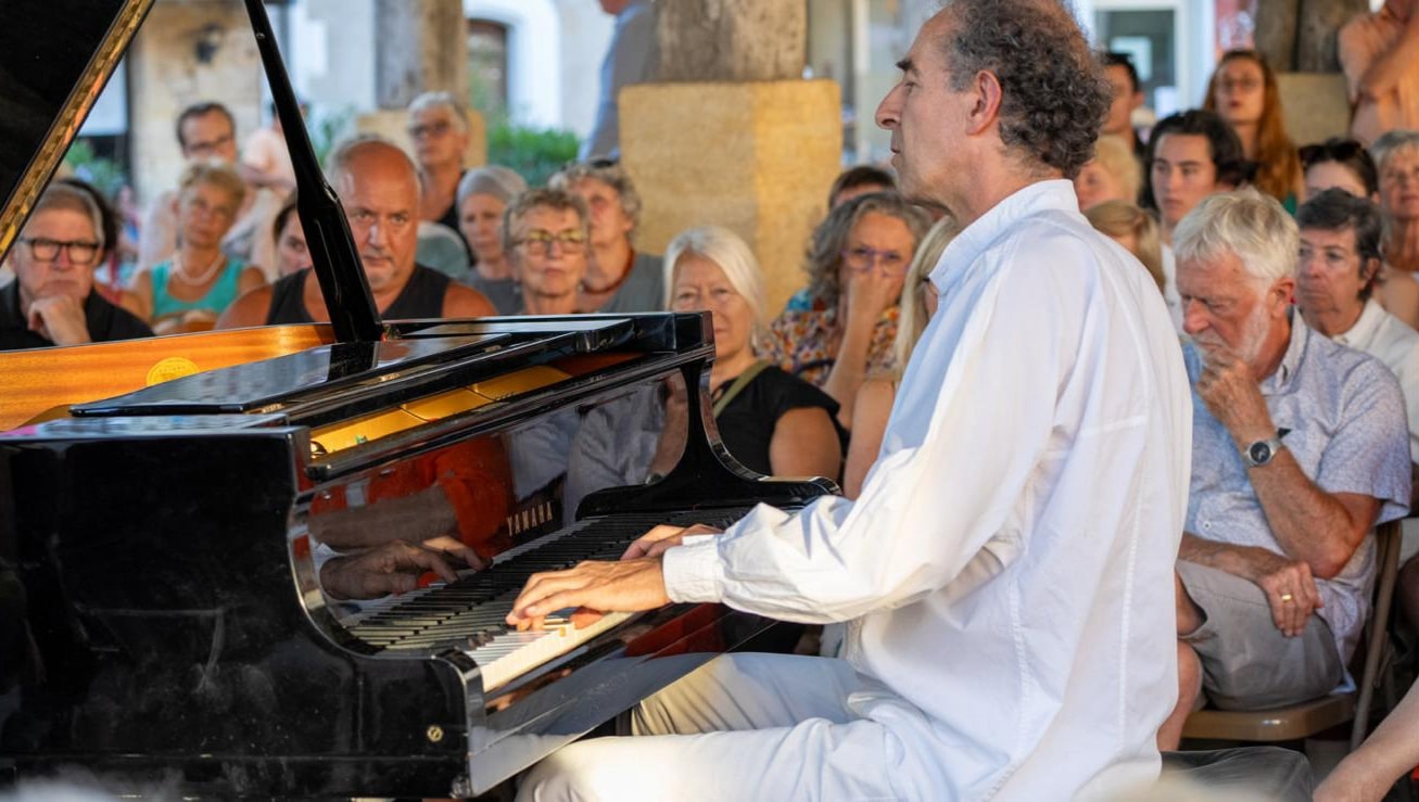 Concert de piano à La Roque Saint-Christophe : un récital exceptionnel au pied de la falaise le 10 juillet 2026